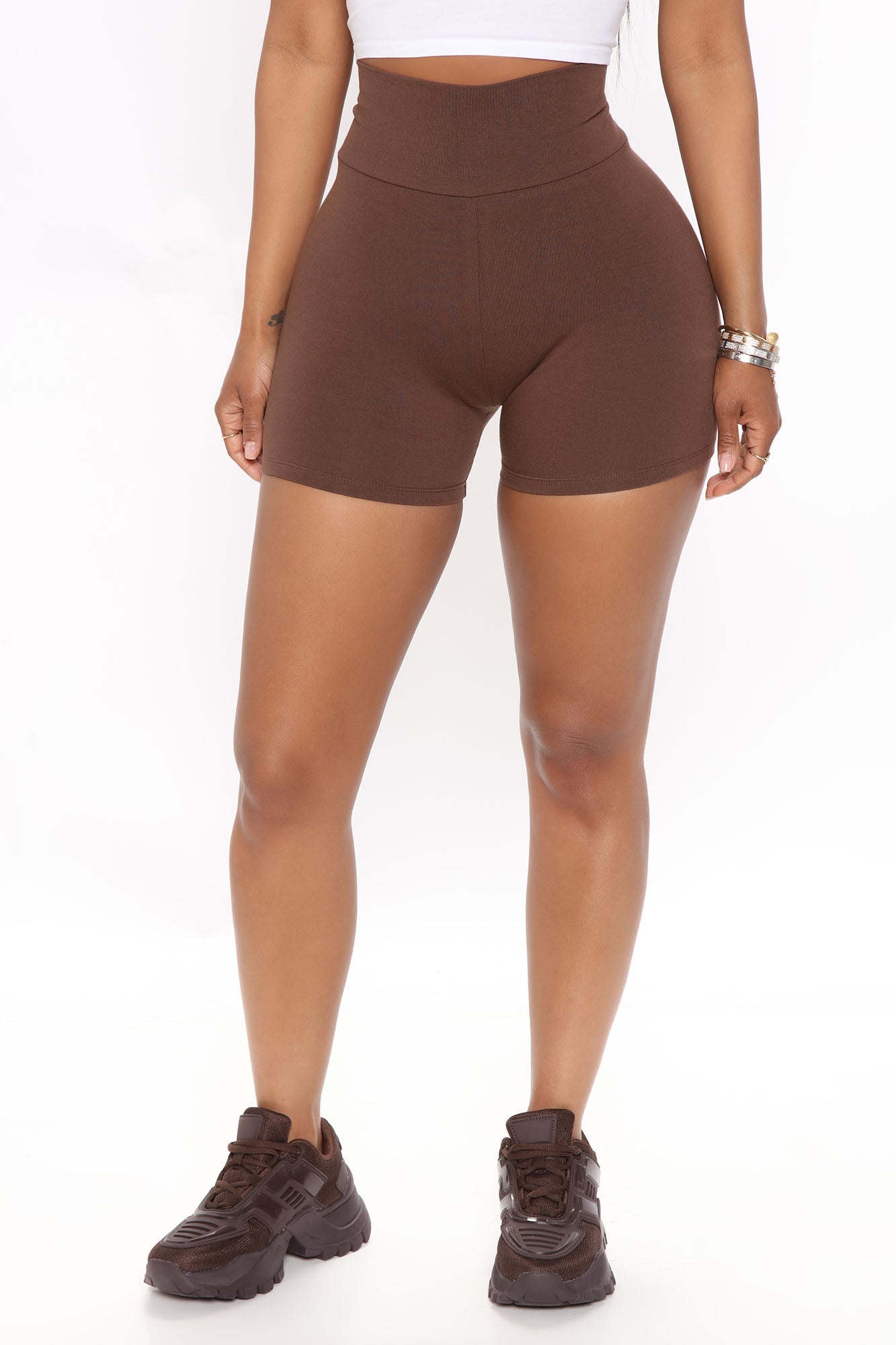 https://cdn.shopify.com/s/files/1/0293/9277/products/03-08-22Studio4_DM_RS_12-31-38_48_FN73317_Chocolate_3123_KL.jpg?v=1687815333