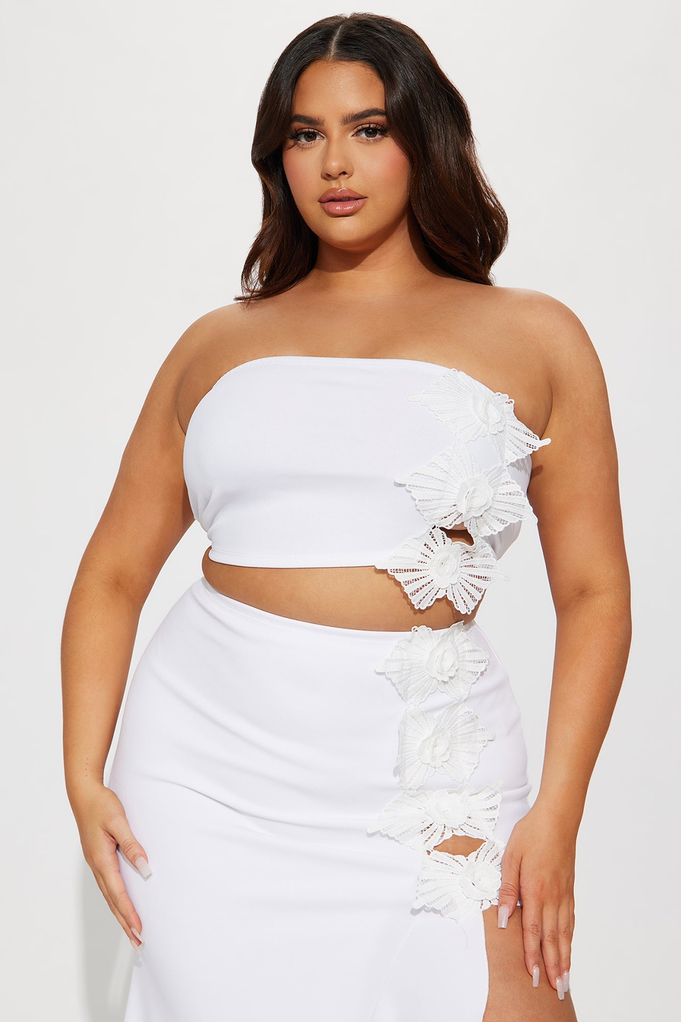 https://cdn.shopify.com/s/files/1/0293/9277/files/05-18-23Studio6_TK_SV_13-32-32_42_ST40469KWD_White_7134_PXF_PLUS.jpg?v=1685469150