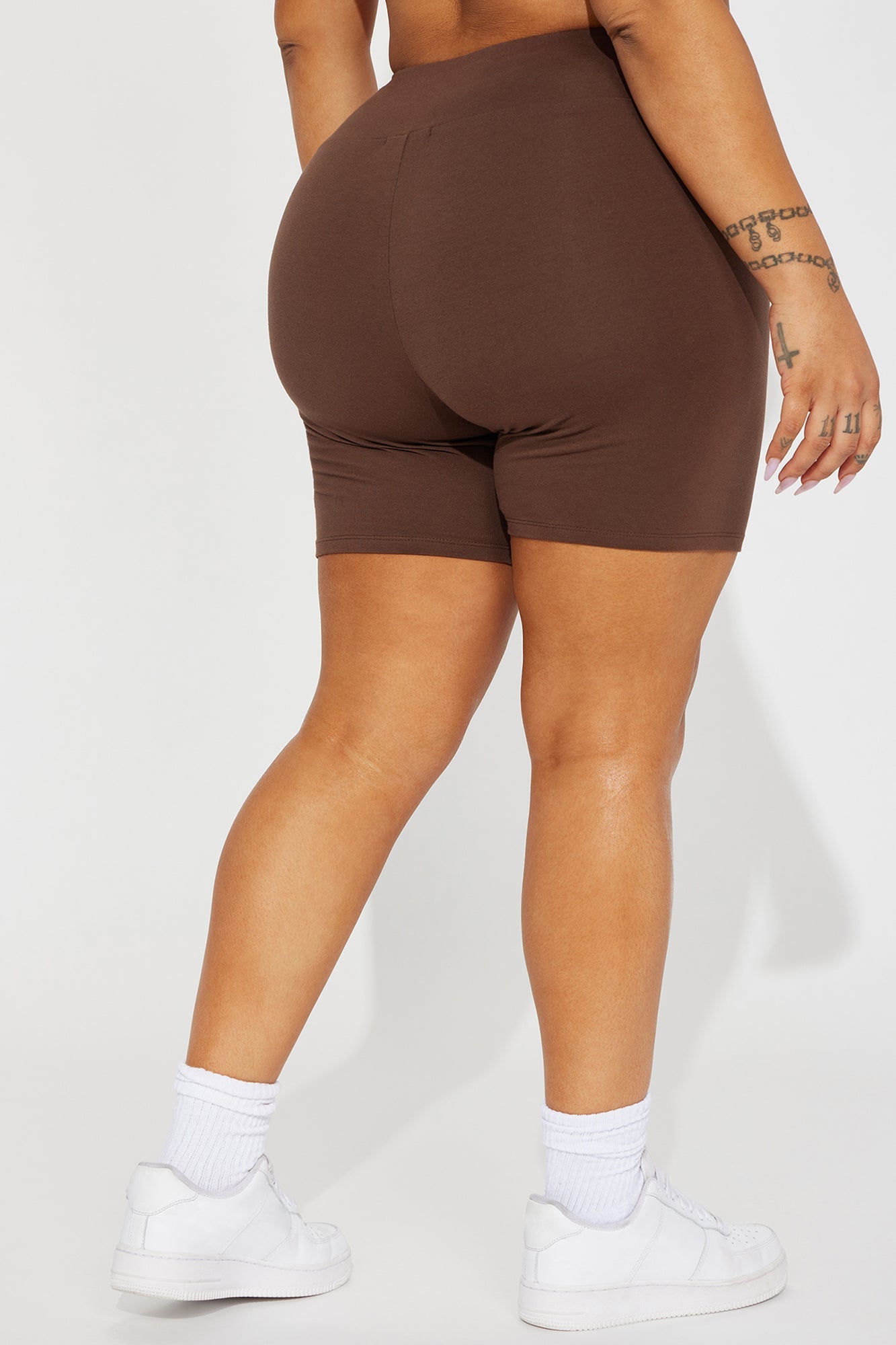 https://cdn.shopify.com/s/files/1/0293/9277/files/06-20-23Studio4_RA_DB_09-51-47_1_FN73317_Chocolate_2220_PLUS_PXF.jpg?v=1687815332