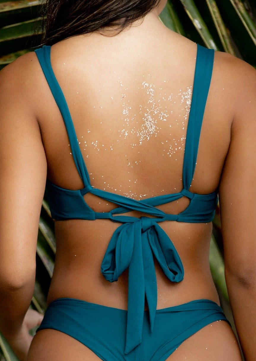 Sunset Bikini Top: Stylish in Blue Lagoon